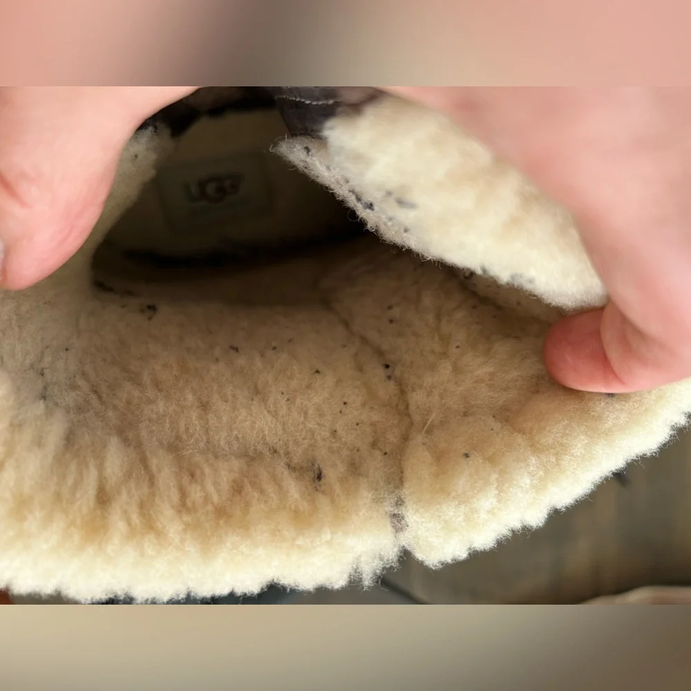 UGG Booties 👢👢 - Picture 6 of 9